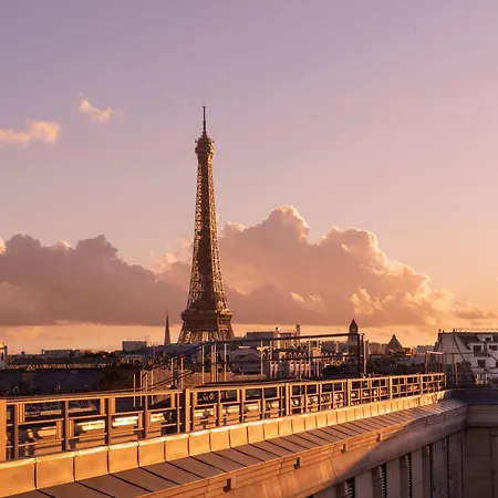 Hotell L'hotel Du Collectionneur 5*