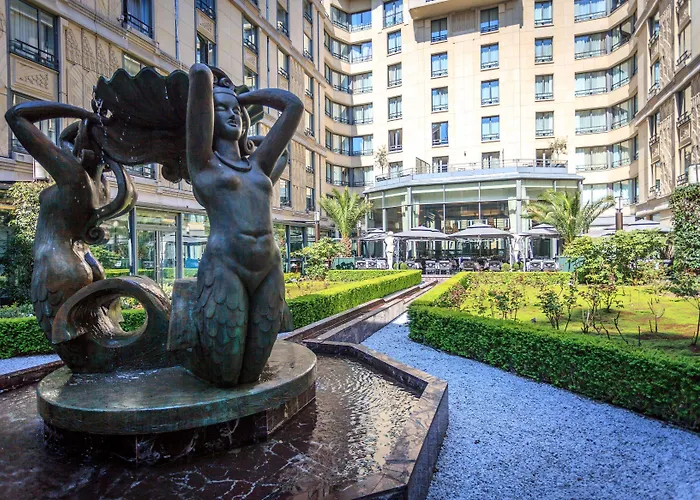 Hotel L'hotel Du Collectionneur 5*