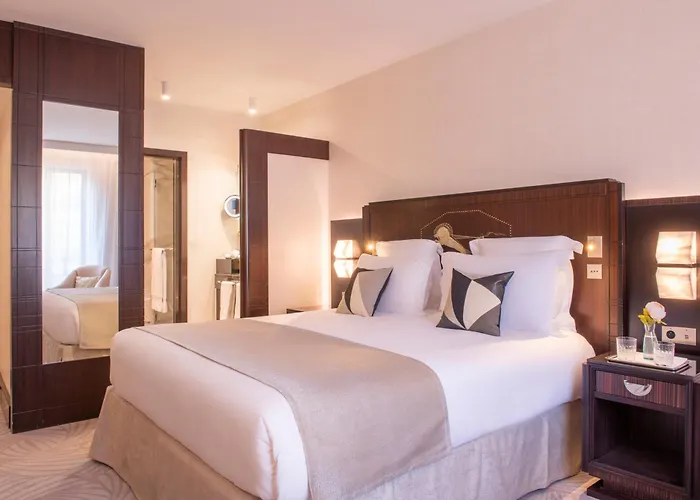 Hotel L'hôtel Du Collectionneur 5*