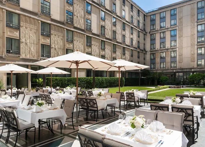 Hotel L'hôtel Du Collectionneur 5*