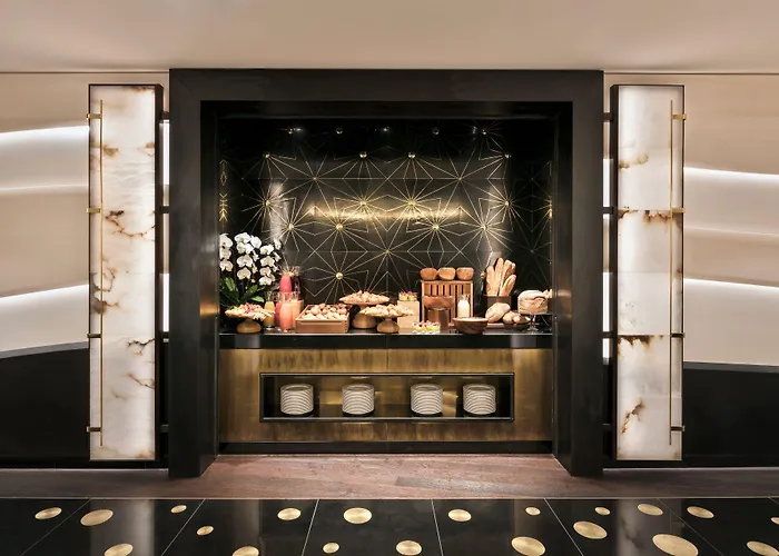 Hotel L'hôtel Du Collectionneur 5*