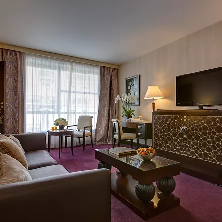 מלון L'hotel Du Collectionneur 5*