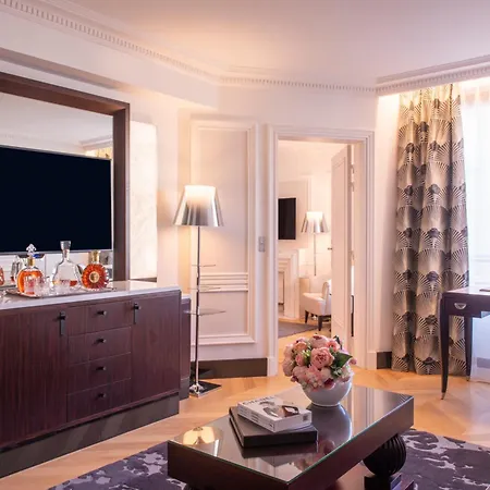 Hotel L'hotel Du Collectionneur 5*