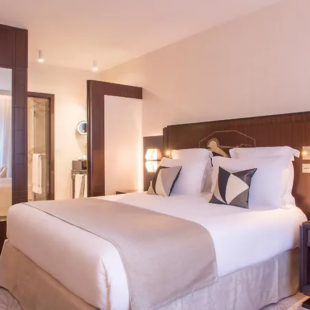 מלון L'hotel Du Collectionneur 5*