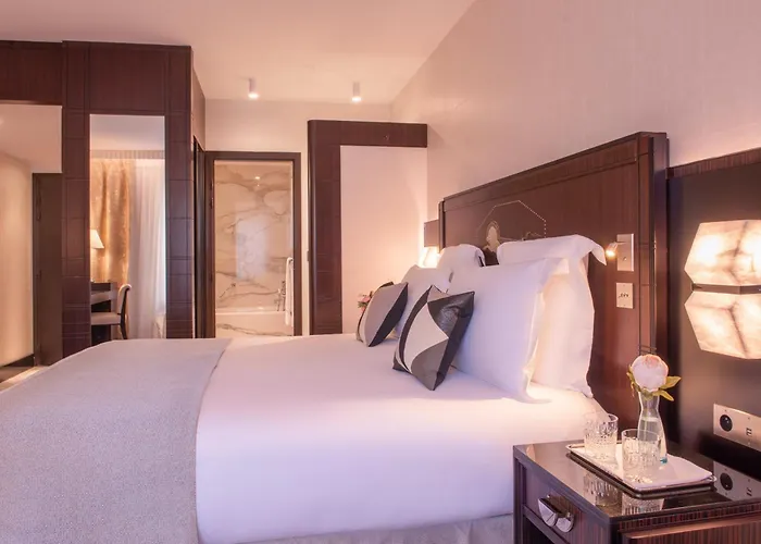 Отель L'hotel Du Collectionneur