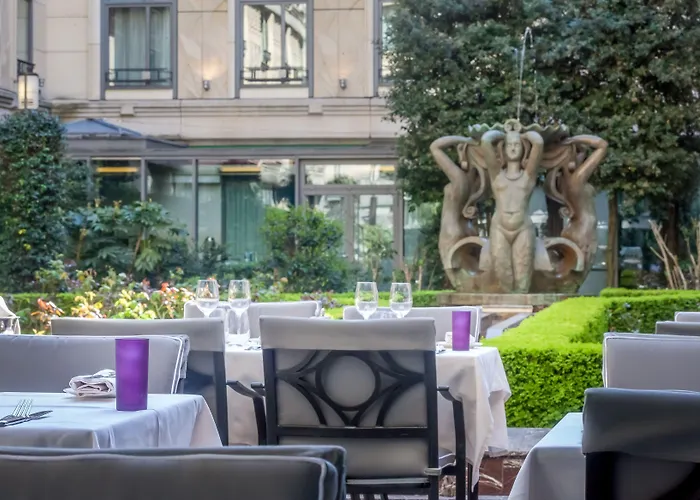 Du Collectionneur Hotel 5*