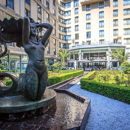 מלון L'hotel Du Collectionneur 5*