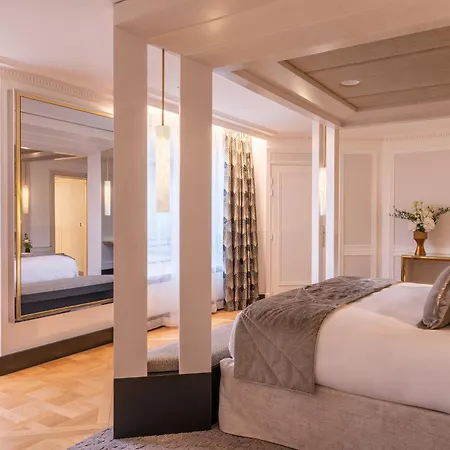 Hotel L'hotel Du Collectionneur 5*