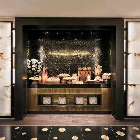 Hotel L'hotel Du Collectionneur 5*